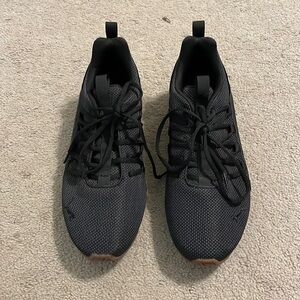 Black men’s puma sneakers